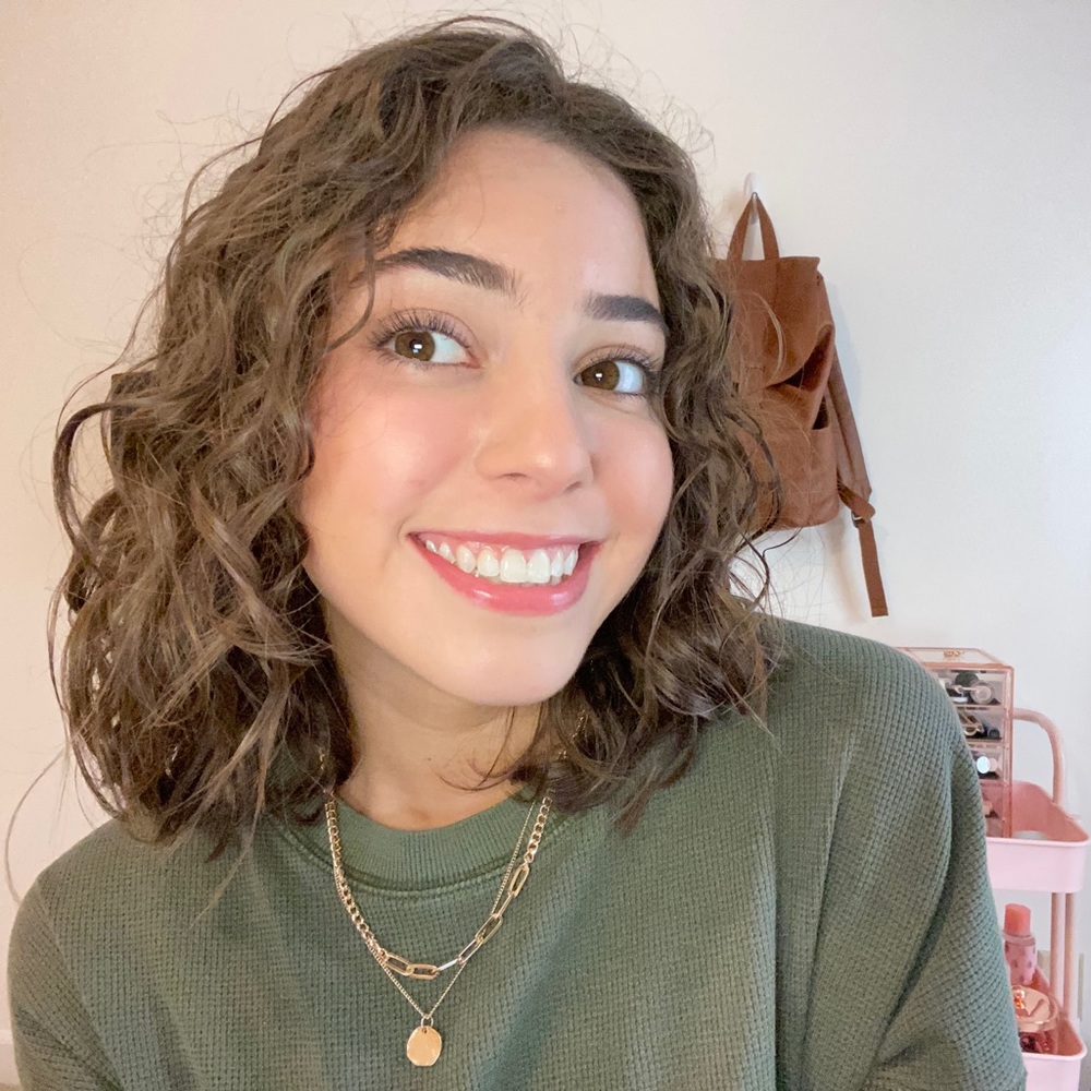 Meet your Posher, Delphine